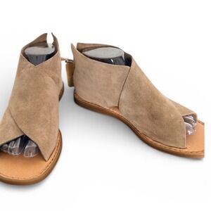 Born Iwa Suede Caged Peep Toe Flat Sandals Tan Size 8M new with tags Womens